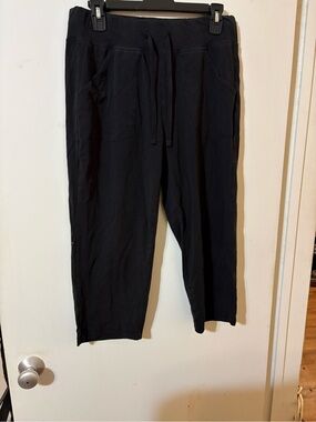 Athletic Works Black Women's Capri Joggers with Drawstring